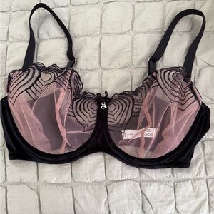 Samanta Polish Bra - Elegant Black and Pink Lace Bra